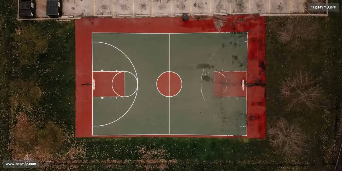 必一运动🏐跃起扣球，让青春在赛场上绽放光彩！